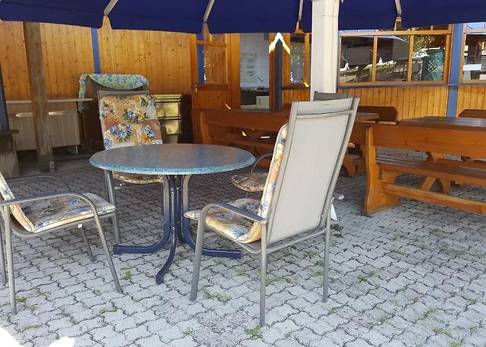 帕拉迪斯佳托酒店 *