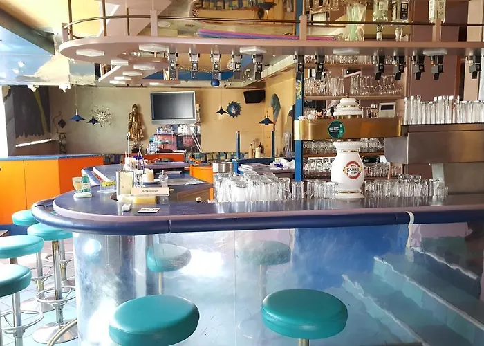 帕拉迪斯佳托酒店 *